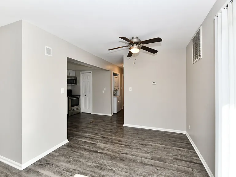 Park Lane Apartments — Photo 18