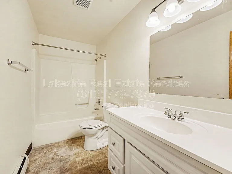 Maple Leaf Apartments — Photo 10