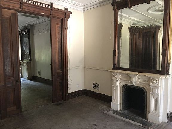 2nd image of 7 E 124th St