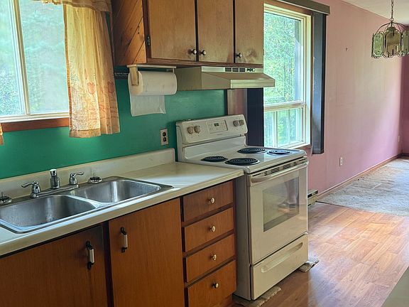 2nd image of 1046 River Haven Rd