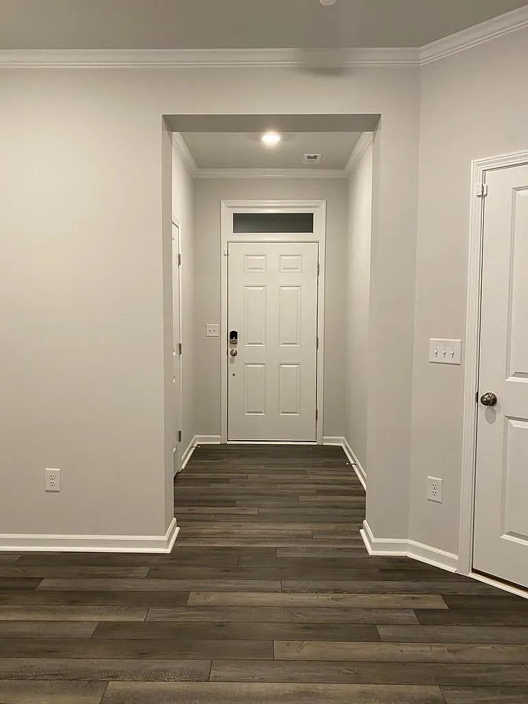 3 bed, 2.5 bath, 1680 sqft, $1,995 — Photo 2
