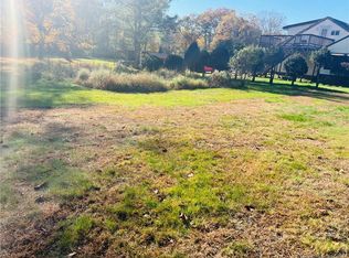 1 Lake St, Moosup, CT 06354