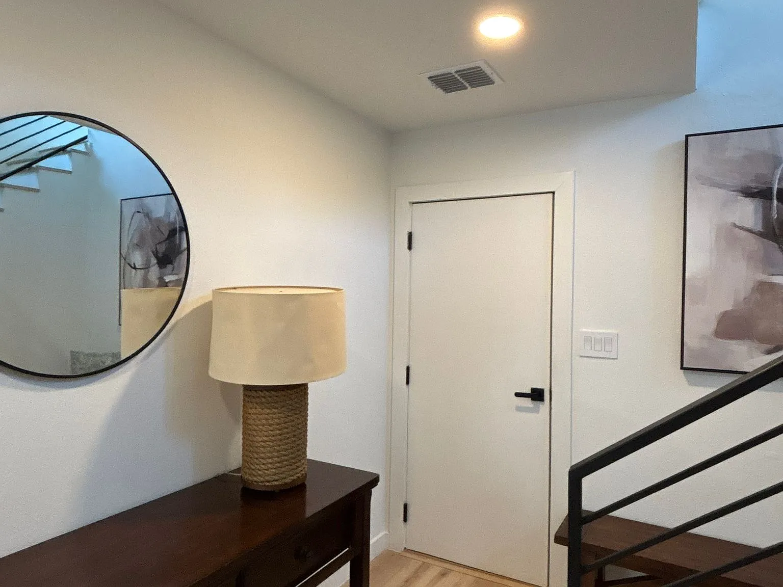 3 bed, 3.5 bath, 2551 sqft, $2,900 — Photo 2