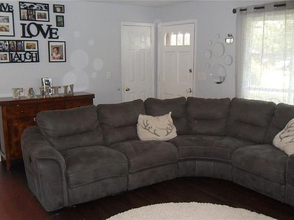 2nd image of 112 Kentview Dr