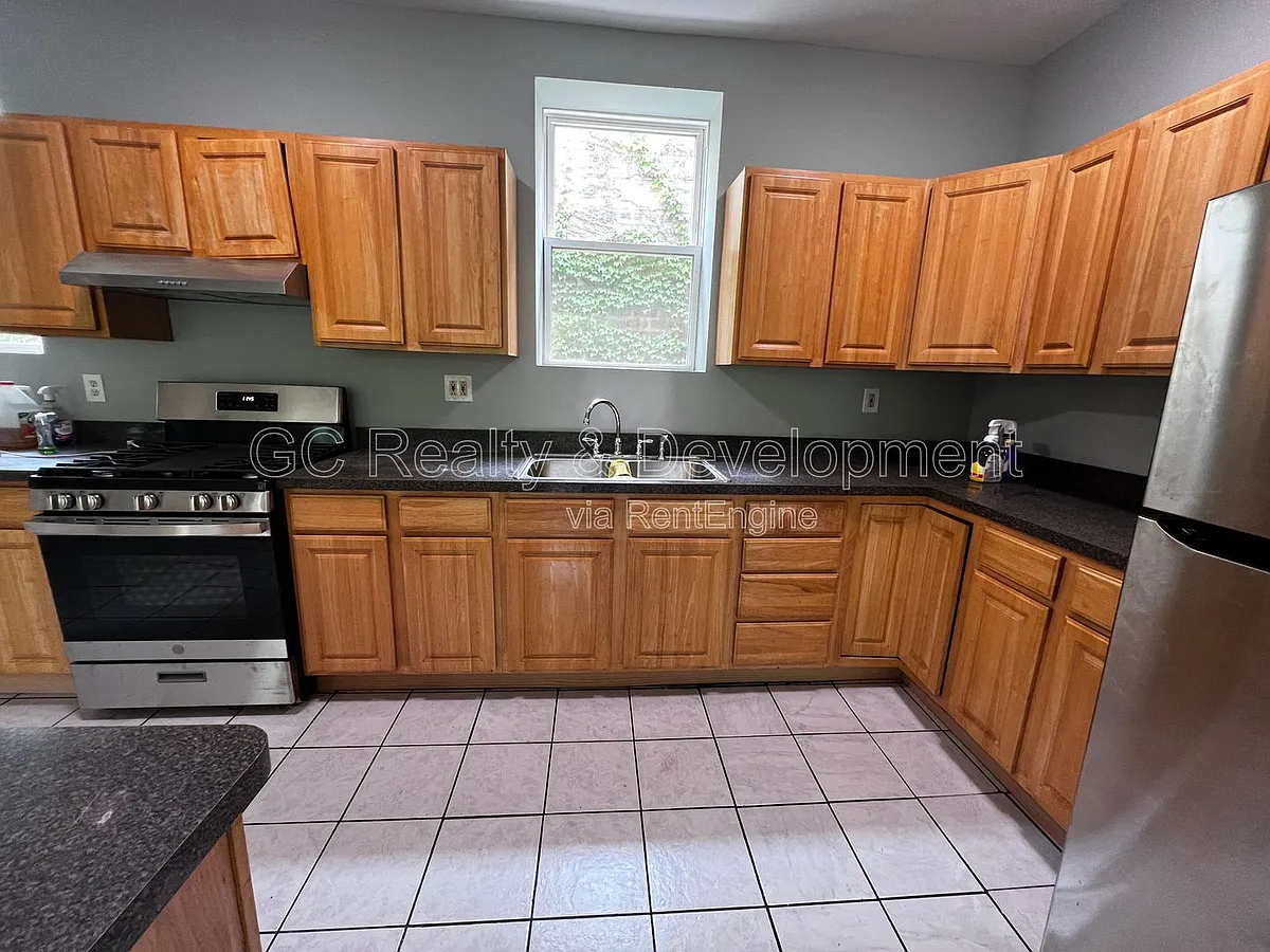 Building Photo - 2144 W Estes Ave #2