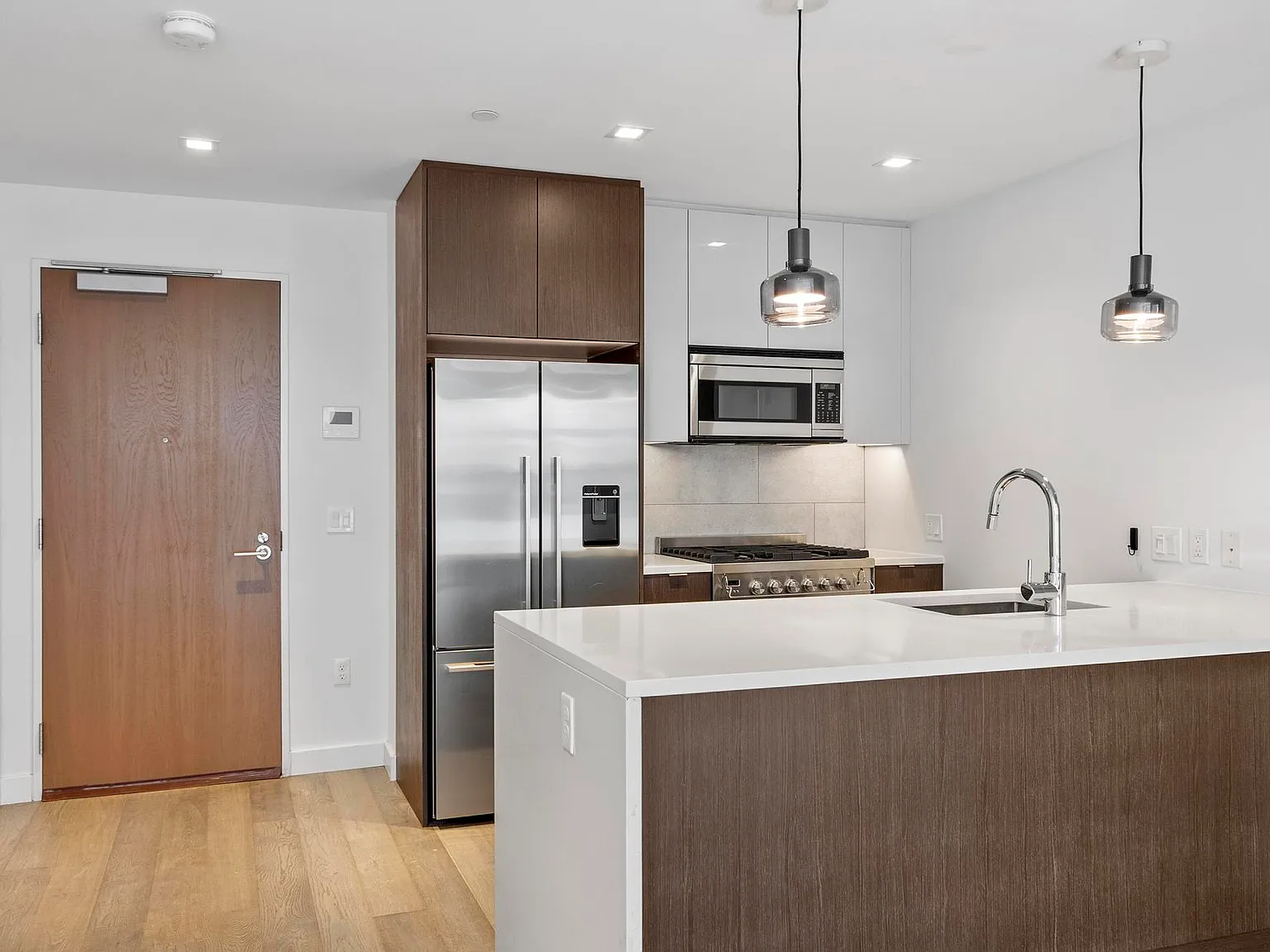 2 bed, 821 sqft, $3,850 — Photo 4