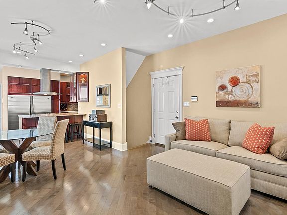 2nd image of 1856 W Armitage Ave #1