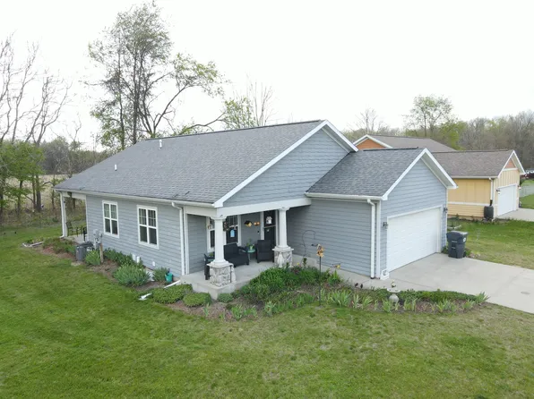 209 Corwin Meadows Dr, Lawrence, MI 49064