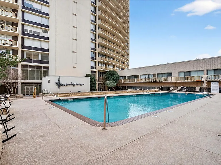 6211 W Northwest Hwy #400 — Photo 28