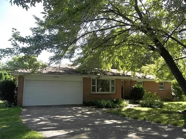 2204 Hyacinth Ct photo 1
