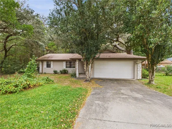 8344 N Sarazen Dr, Citrus Springs, FL 34434