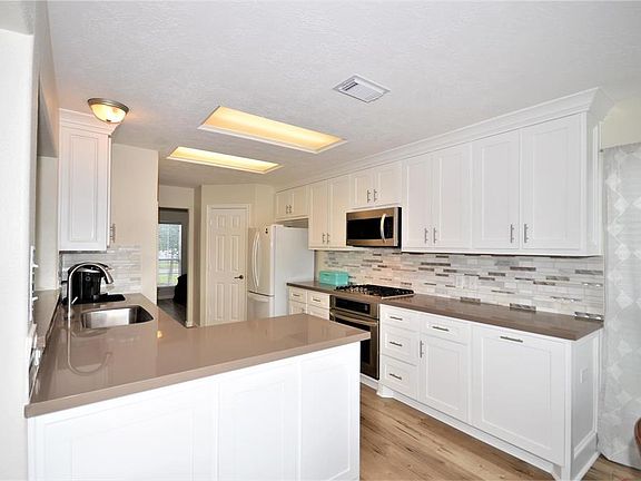 5th image of 6621 Blue Hollow Ln