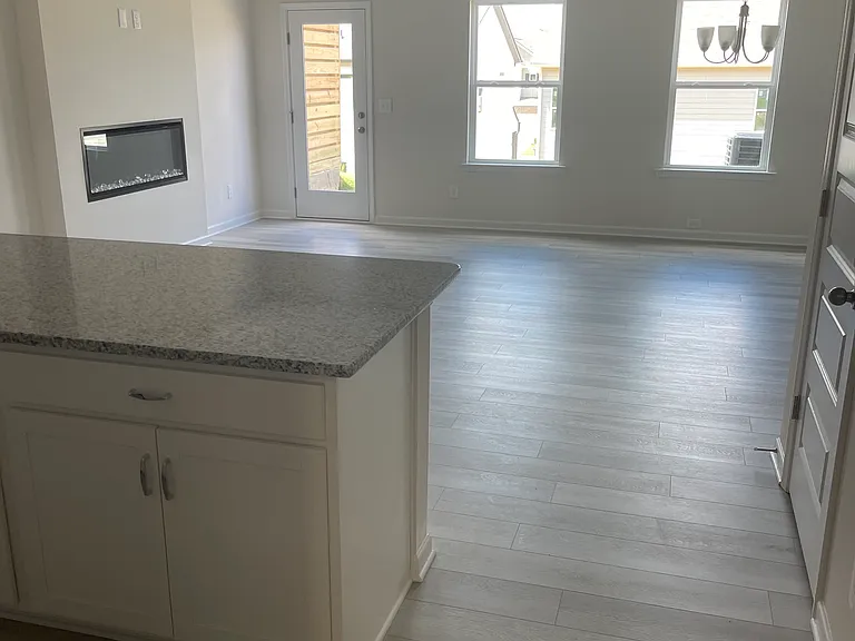 322 Skye Ln — Photo 4