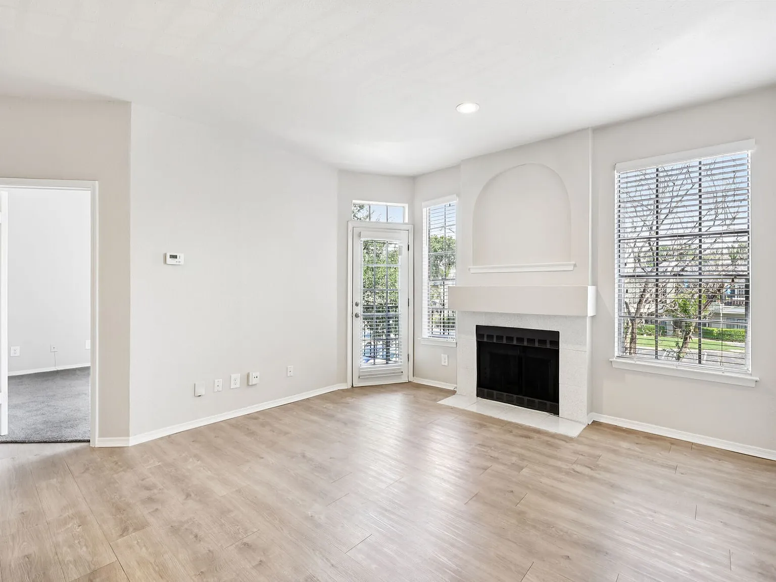 Oaks White Rock — Photo 4
