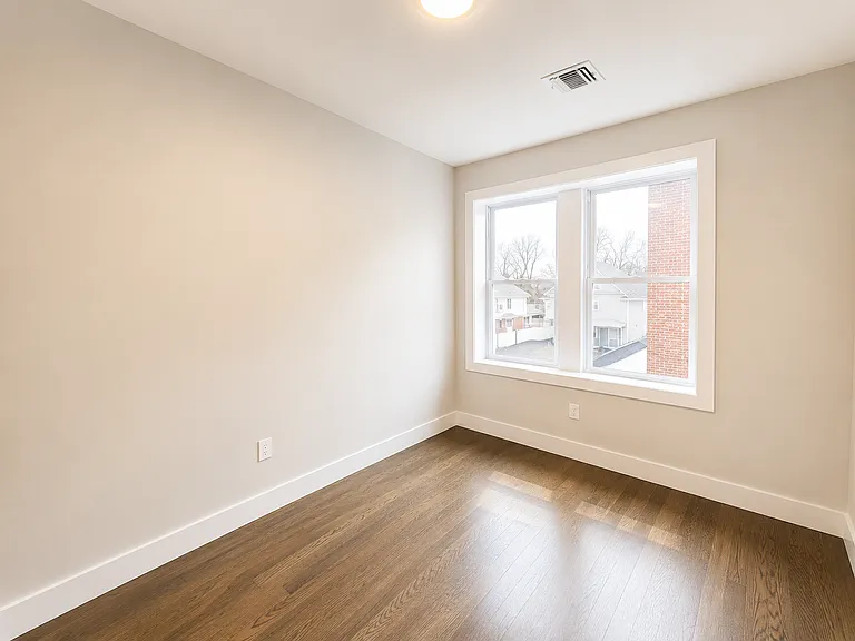 535 Hawthorne Ave #203 — Photo 6