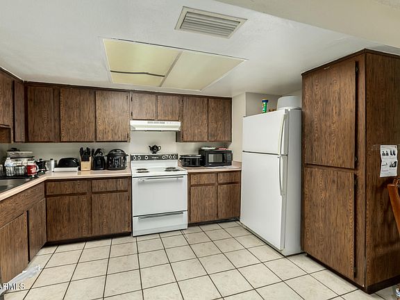 2nd image of 3302 W NORTHERN Avenue