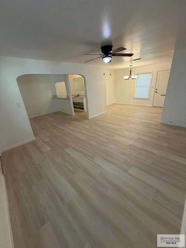4 bed, 2.5 bath, 1475 sqft, $1,500 — Photo 2