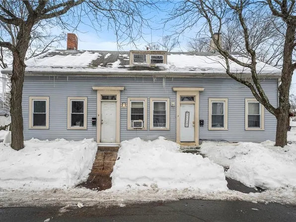 7 Maple St, Cranston, RI 02910