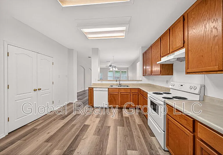 229 Spice Oak Ln — Photo 11