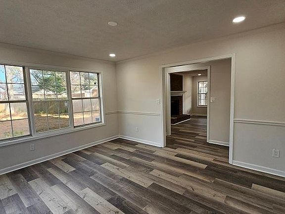 5th image of 2138 Meadowview Ct SE APT B