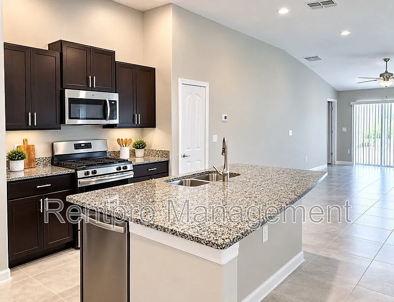 3 bed, 2.0 bath, 1451 sqft, $2,199 — Photo 2