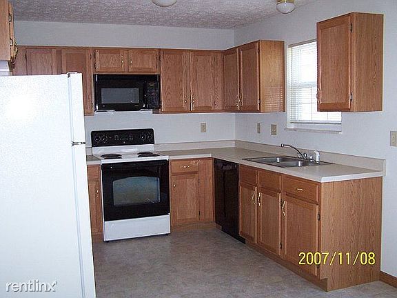 Woods Edge-Kitchen-Maryville