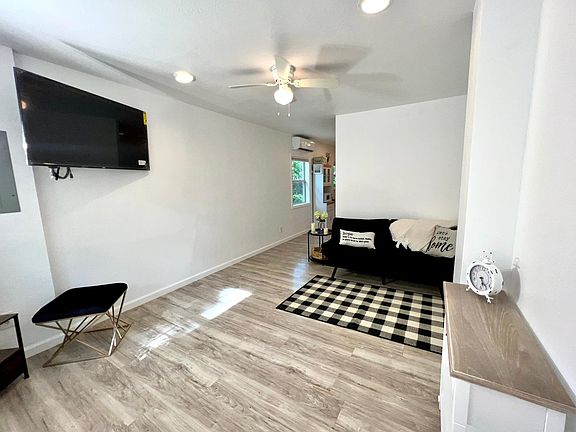 4th image of 2213 Holton St #B
