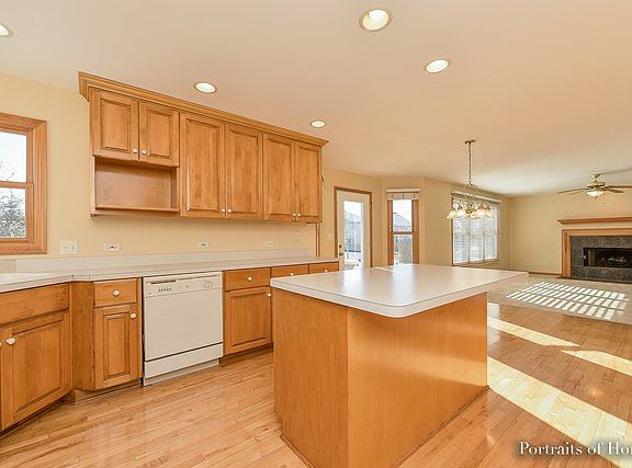 3rd image of 455 Windsor Dr