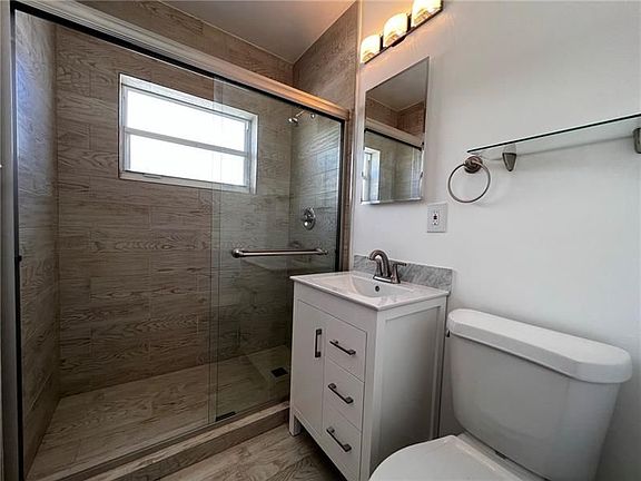 5th image of 935 8th St APT 14