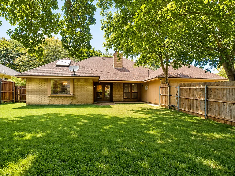 698 Buttercup Dr — Photo 9