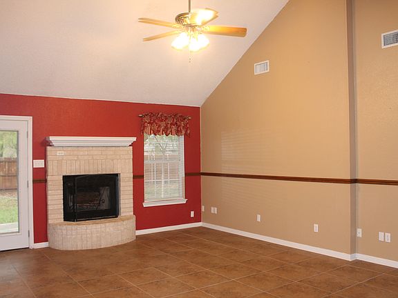 5th image of 224 Lost Oaks Dr