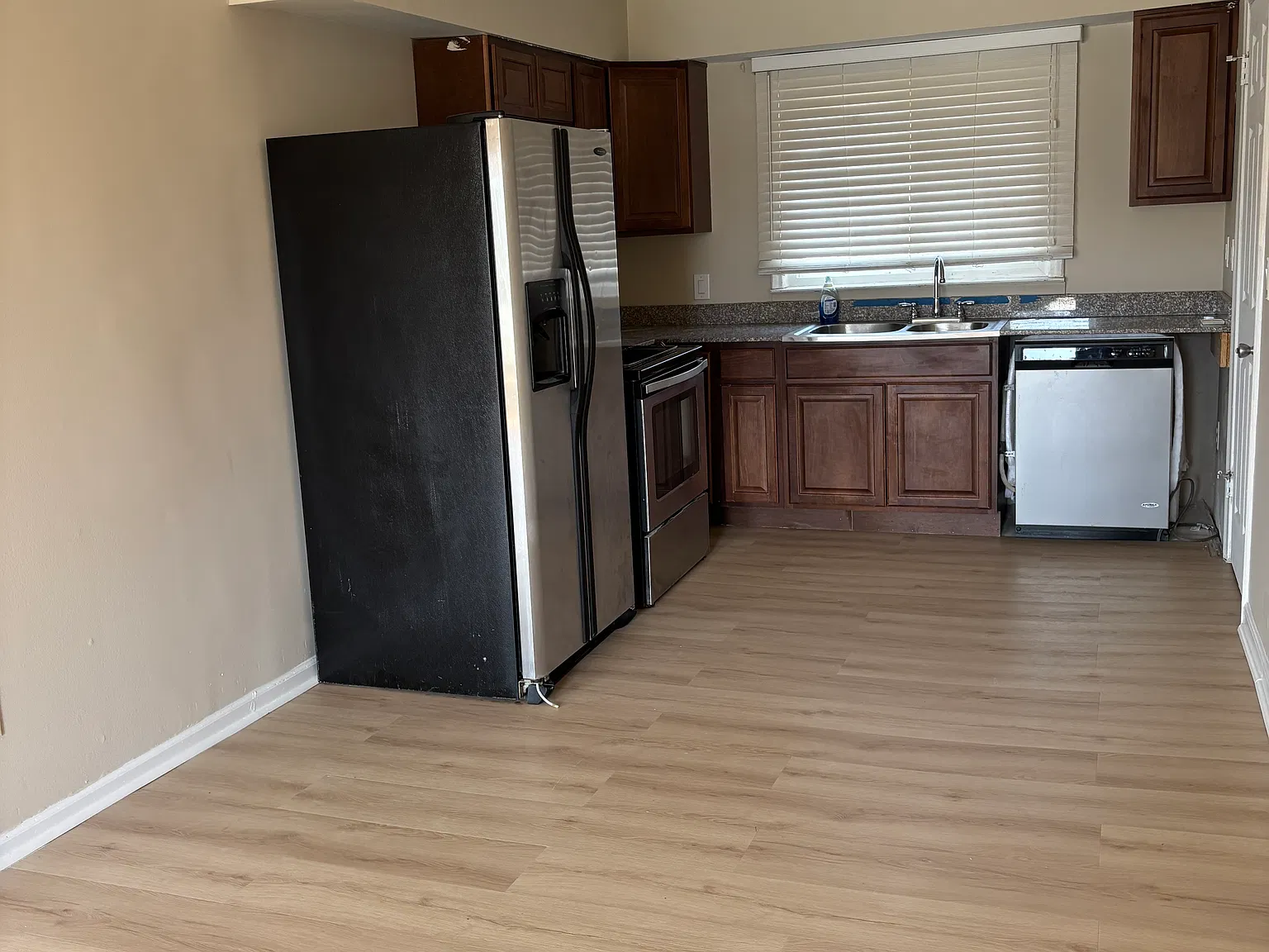 3 bed, 1200 sqft, $2,000 — Photo 4