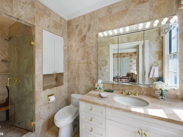 580 Park Avenue image 10 of 15