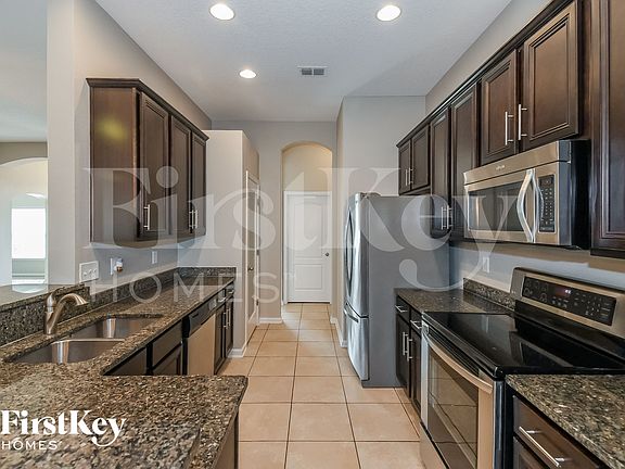 5th image of 15962 Bainebridge Dr