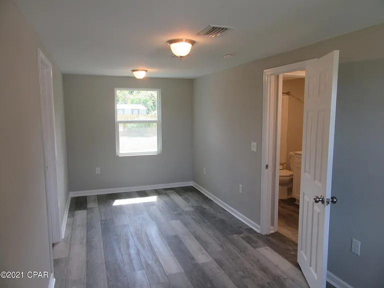 9809 Clarence St — Photo 14