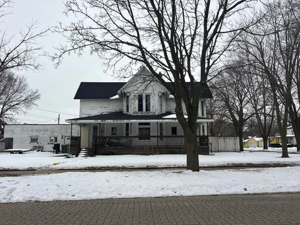 500 Spriggs St, Charles City, IA 50616