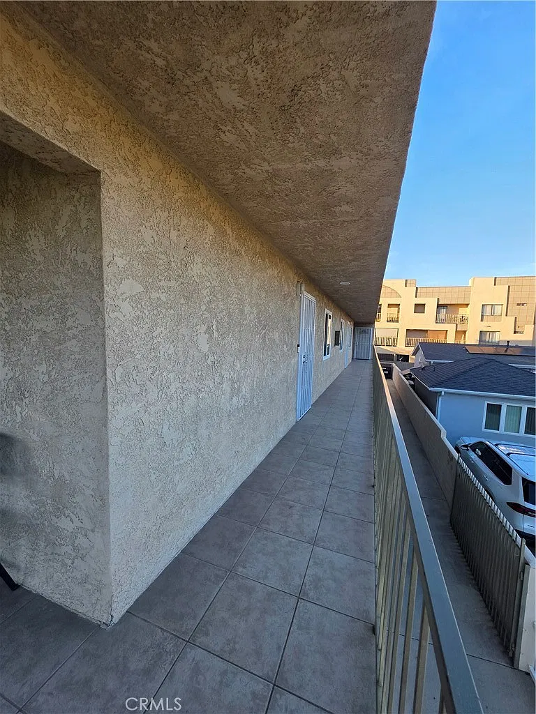 2 bed, 1.5 bath, 900 sqft, $2,700 — Photo 4