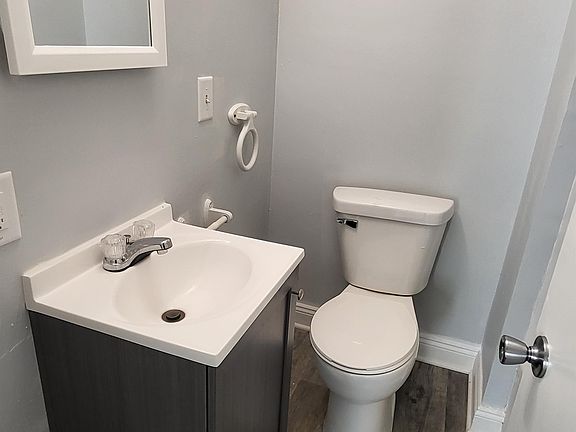 3rd image of 1826 Vanzee St #1