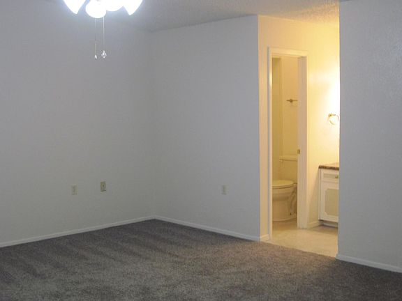 5th image of 1714 Glouchester Dr