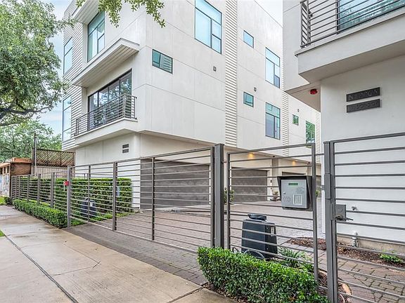 3rd image of 1004 California St Unit 402