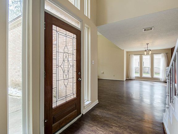 4th image of 15707 Gilbertyn Dr