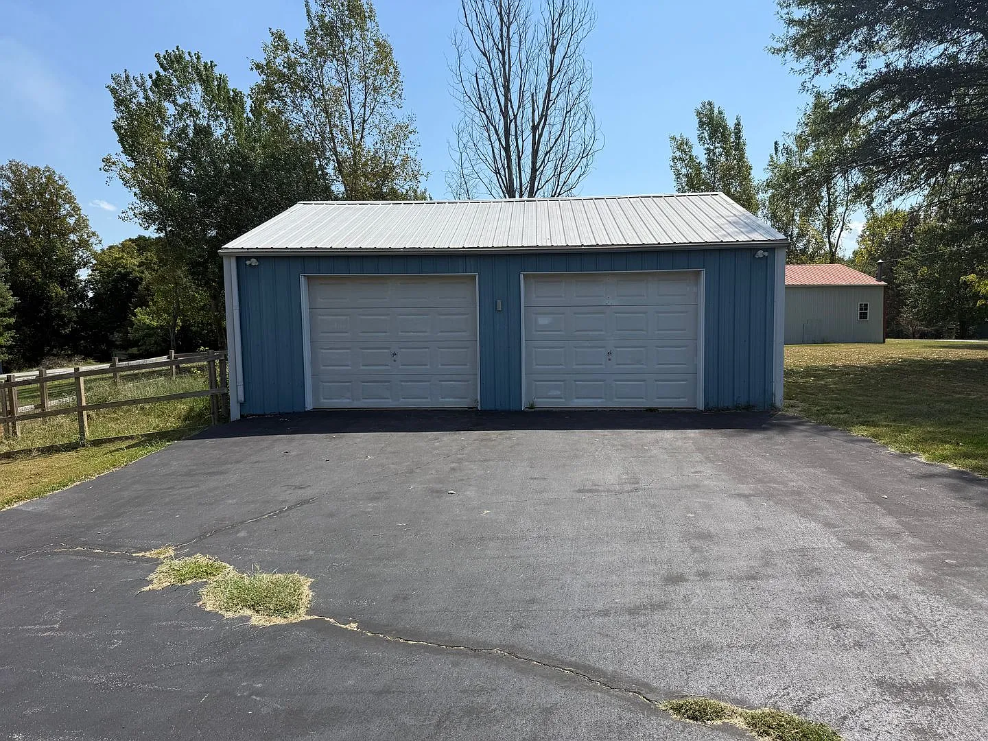 3 Bed/2 Bath House with Large 2 Car Detached Garage — Photo 3