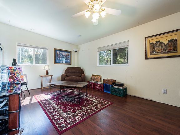5th image of 1905 S Lake St APT B
