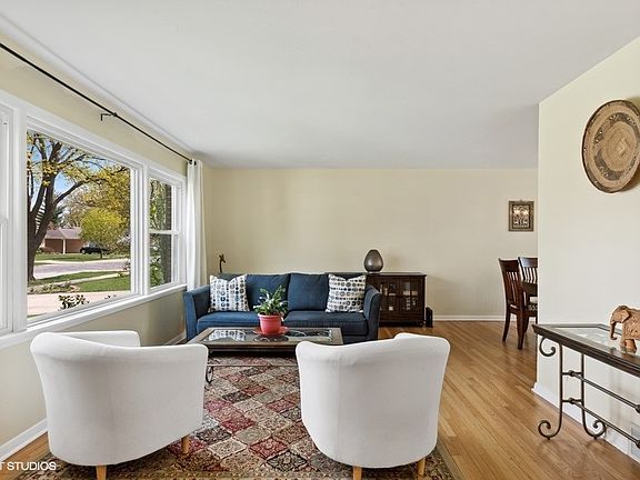 3rd image of 202 S Dwyer Ave