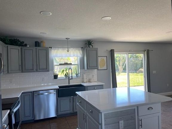 Kitchen Quartz Counter Top