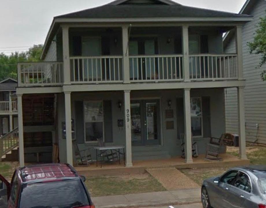 1st image of 909 12th St APT 3
