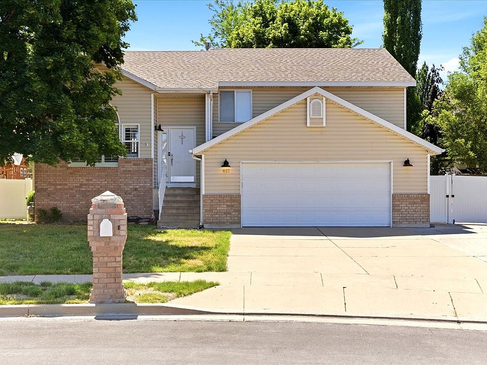 1st image of 627 W Fremont Cir N