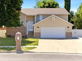 627 W Fremont Cir N, Centerville, UT 84014