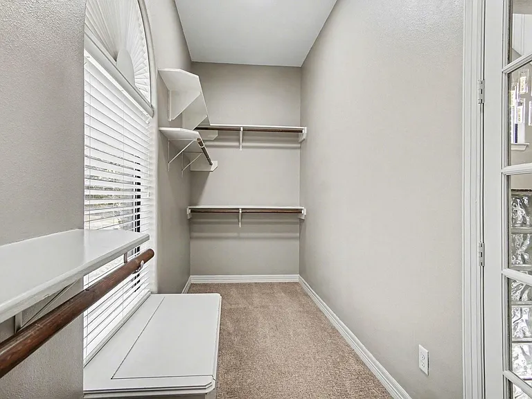 15569 Crown Oaks Dr — Photo 23