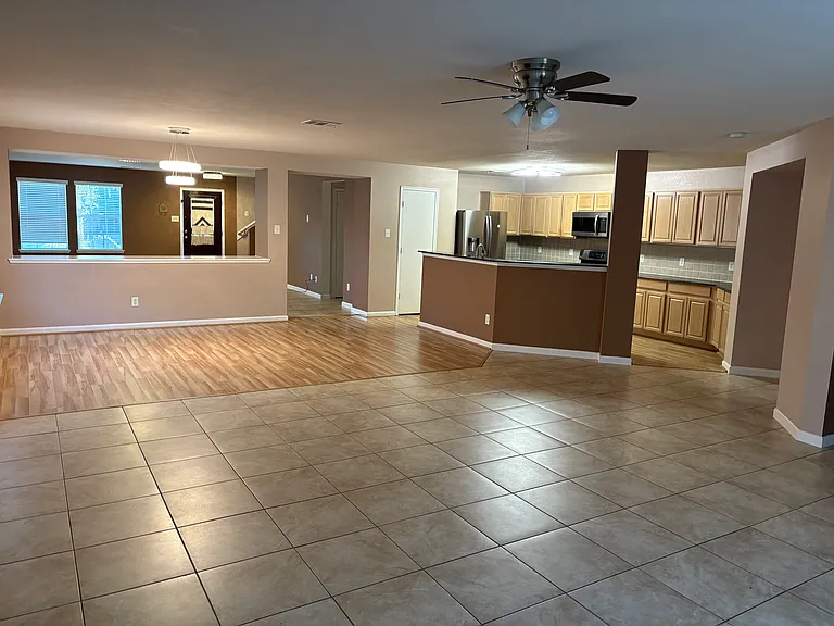 327 Remington Heights Dr — Photo 3